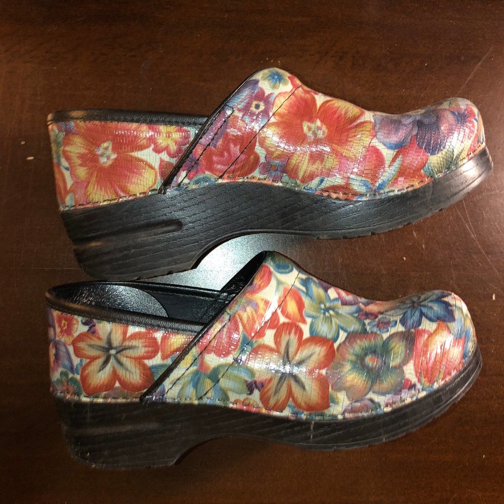 Floral Danskos
